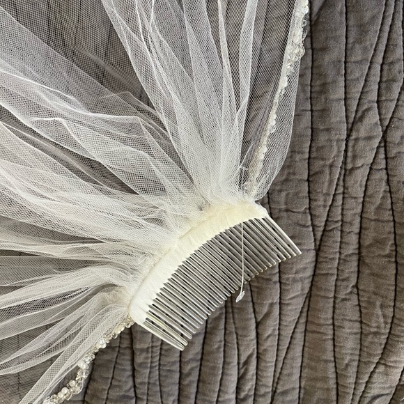 White Bridal Veil Beaded Scallop Edge Fingertip Pearls Clear Beads Wedding Comb - Picture 7 of 8